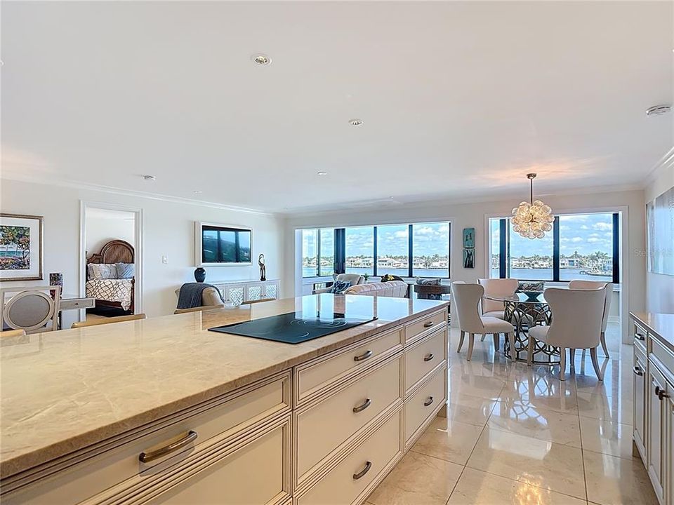 For Sale: $1,099,000 (2 beds, 2 baths, 1405 Square Feet)