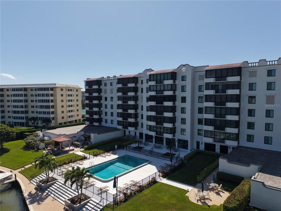 For Sale: $1,099,000 (2 beds, 2 baths, 1405 Square Feet)