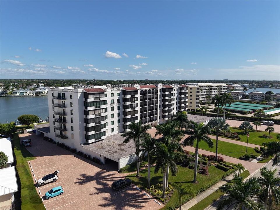 For Sale: $1,099,000 (2 beds, 2 baths, 1405 Square Feet)