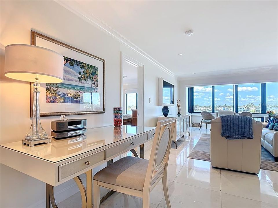 For Sale: $1,099,000 (2 beds, 2 baths, 1405 Square Feet)