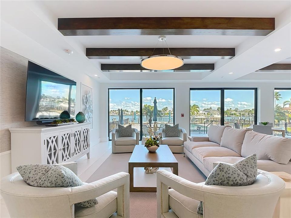 For Sale: $1,099,000 (2 beds, 2 baths, 1405 Square Feet)