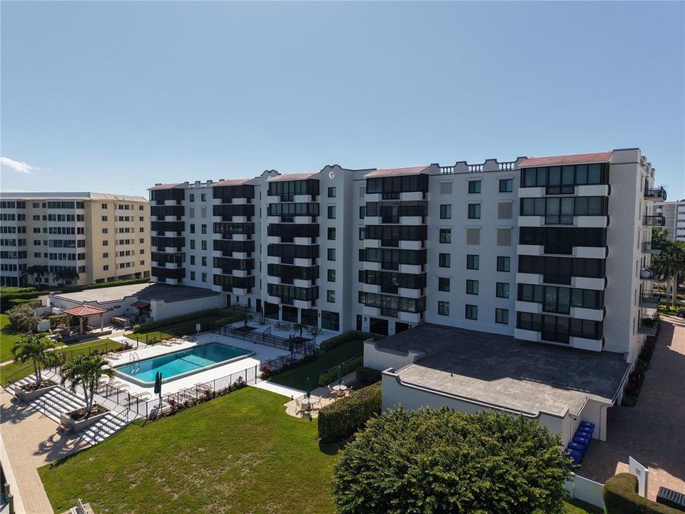 For Sale: $1,099,000 (2 beds, 2 baths, 1405 Square Feet)