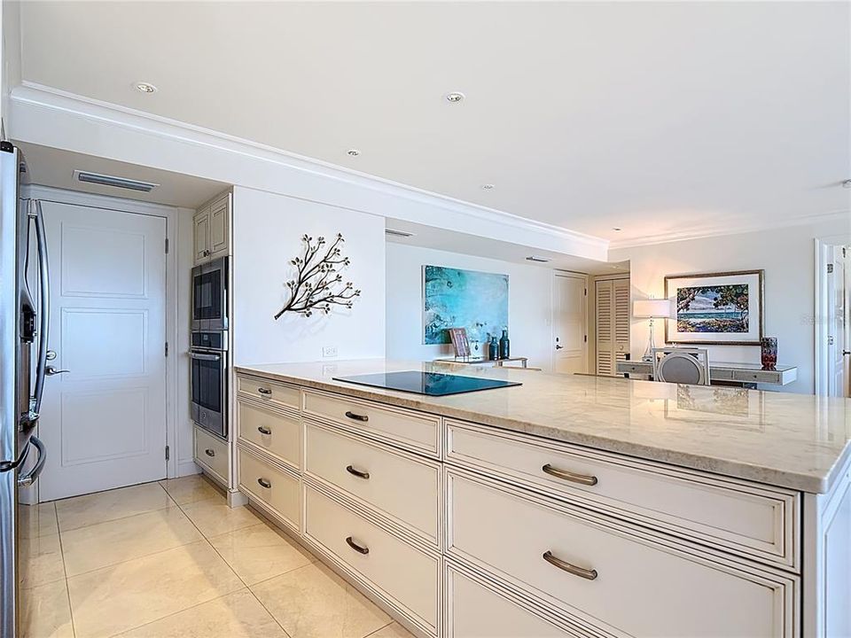 For Sale: $1,099,000 (2 beds, 2 baths, 1405 Square Feet)