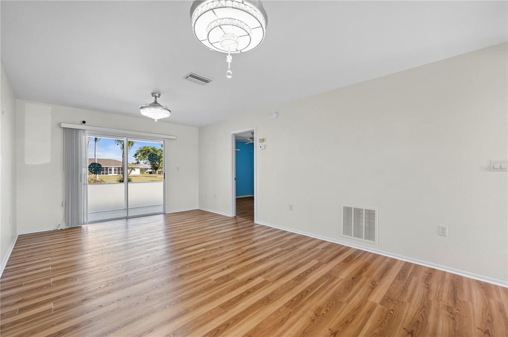 На продажу: $164,000 (2 спален, 2 ванн, 871 Квадратных фут)