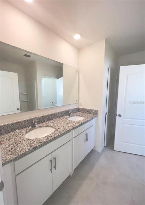 For Rent: $2,200 (3 beds, 2 baths, 1649 Square Feet)