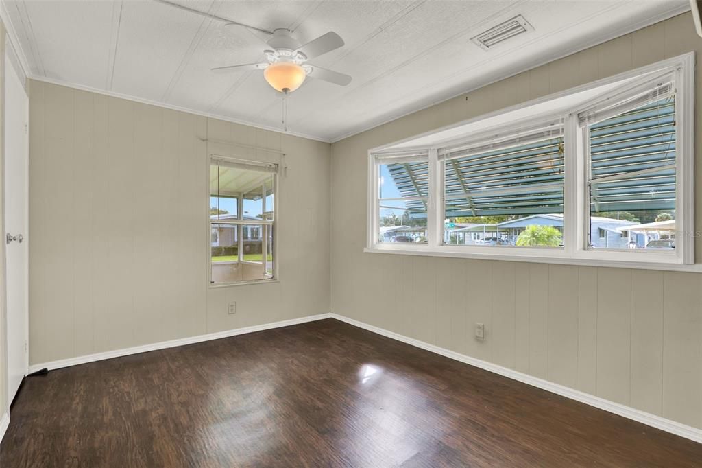 На продажу: $120,000 (2 спален, 1 ванн, 1260 Квадратных фут)