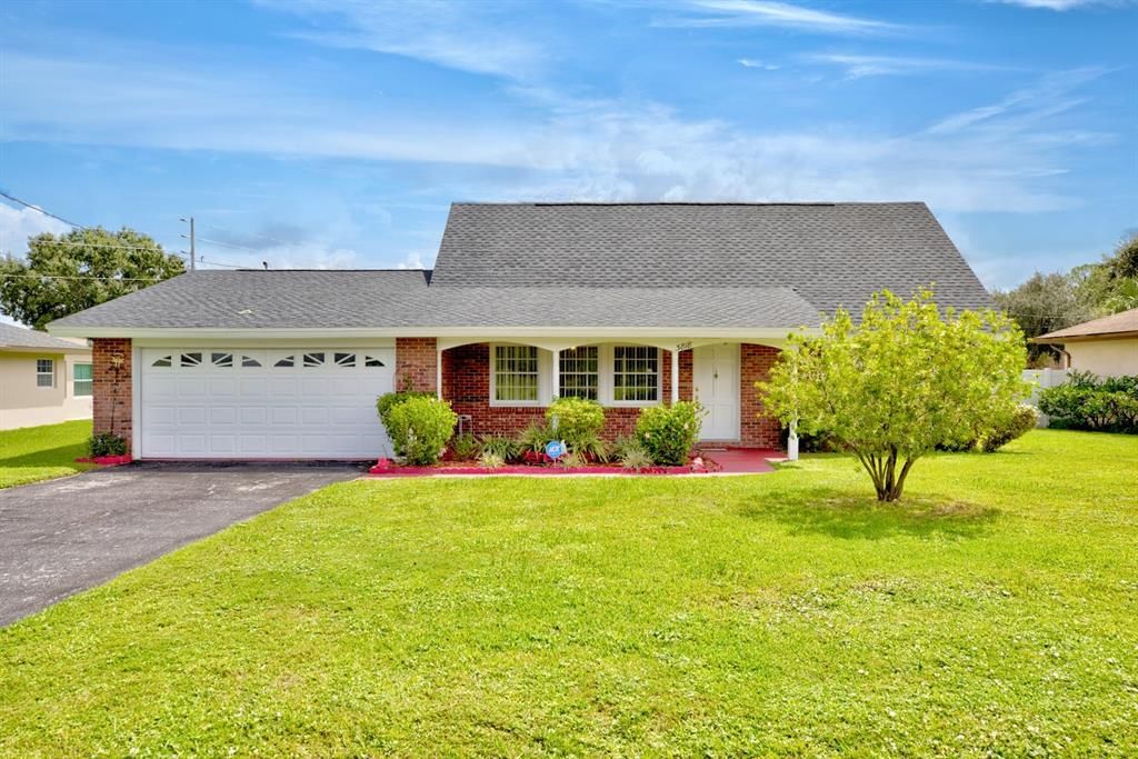 For Sale: $307,000 (4 beds, 2 baths, 1794 Square Feet)