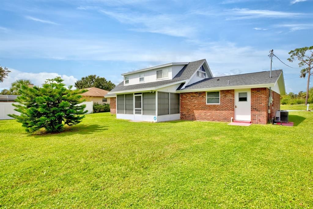 For Sale: $307,000 (4 beds, 2 baths, 1794 Square Feet)