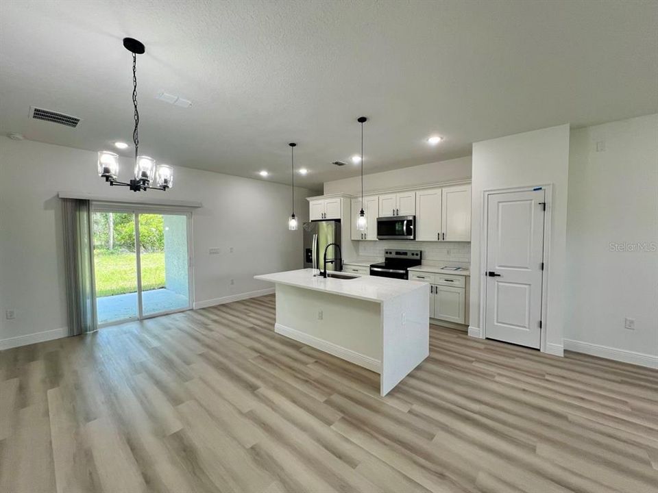 В аренду: $1,800 (4 спален, 2 ванн, 1548 Квадратных фут)