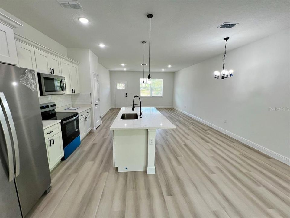 В аренду: $1,800 (4 спален, 2 ванн, 1548 Квадратных фут)