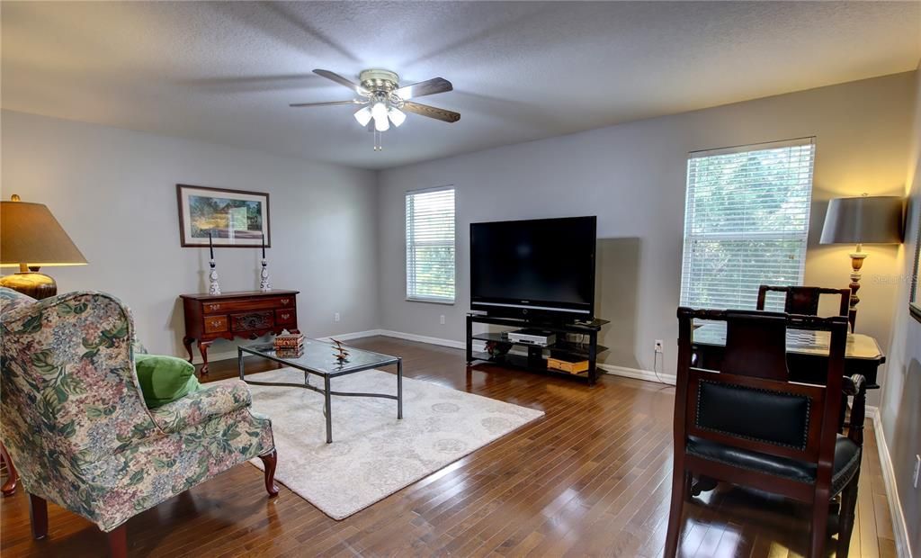 Active With Contract: $885,900 (5 beds, 3 baths, 3517 Square Feet)