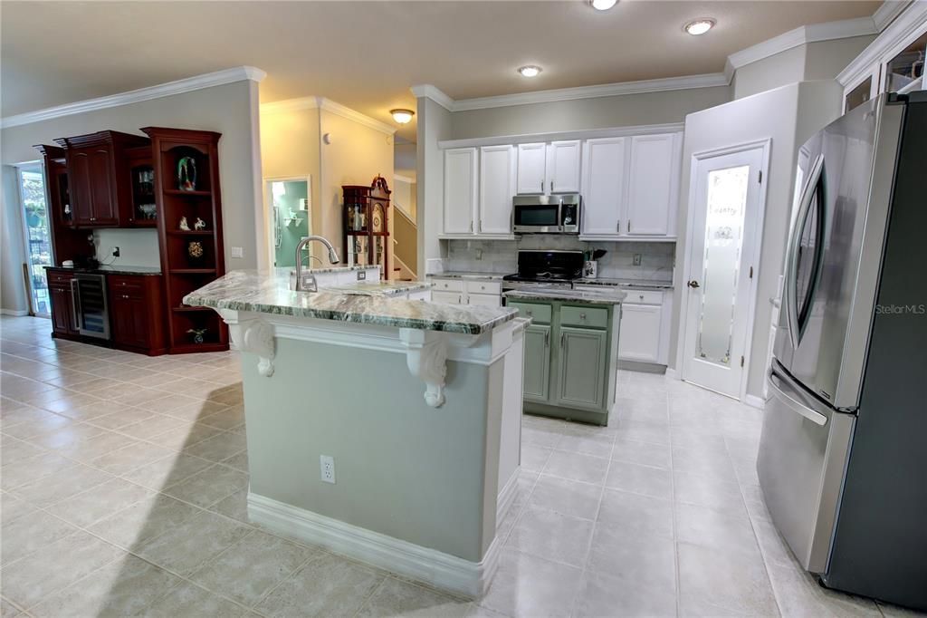 Active With Contract: $885,900 (5 beds, 3 baths, 3517 Square Feet)