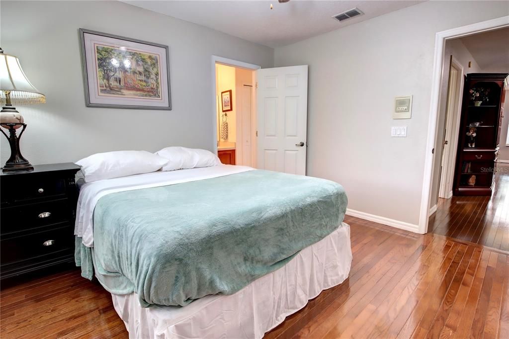 Active With Contract: $885,900 (5 beds, 3 baths, 3517 Square Feet)