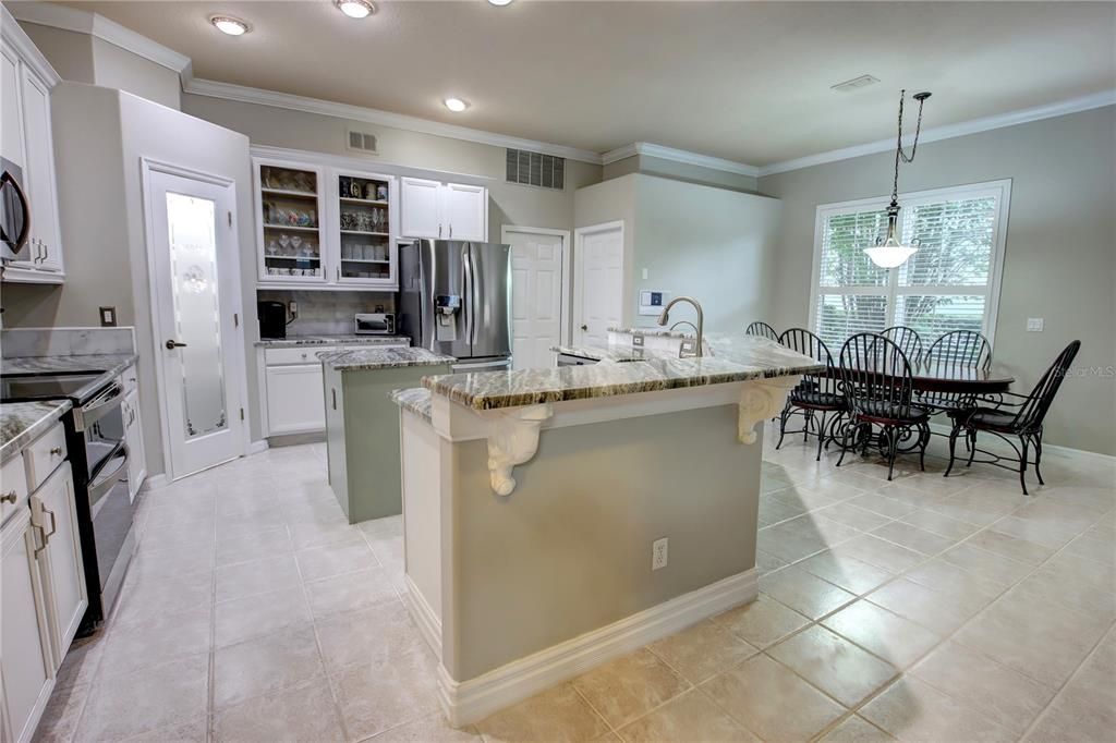 Active With Contract: $885,900 (5 beds, 3 baths, 3517 Square Feet)