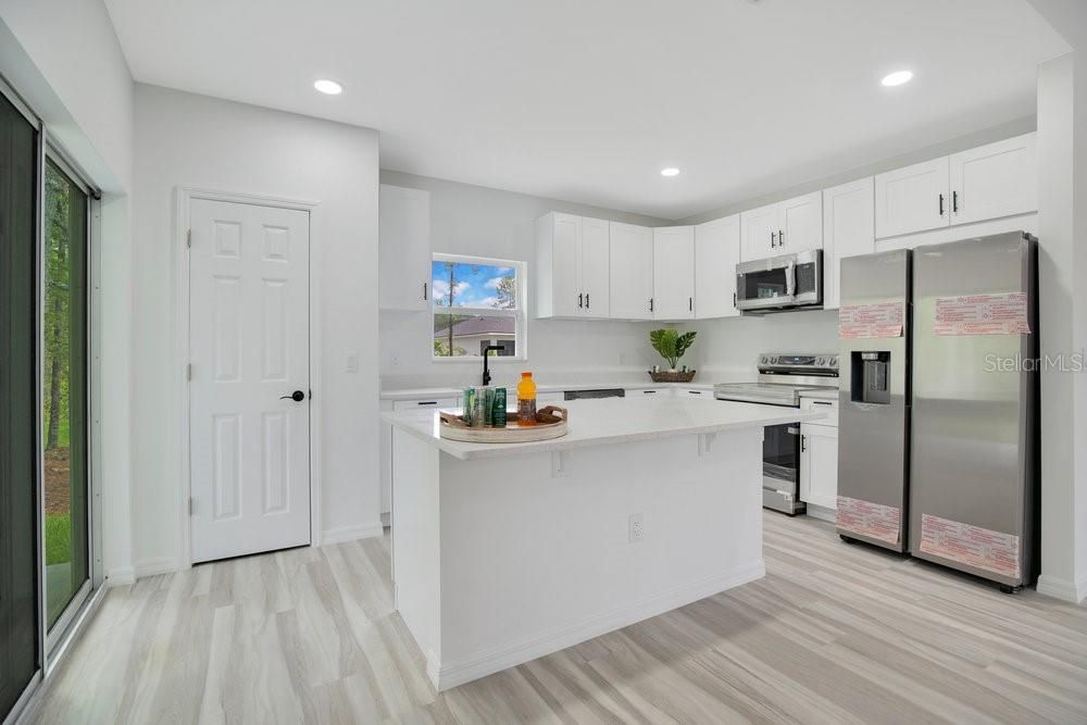 Activo con contrato: $344,000 (3 camas, 2 baños, 1600 Pies cuadrados)