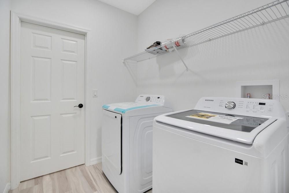 Activo con contrato: $344,000 (3 camas, 2 baños, 1600 Pies cuadrados)