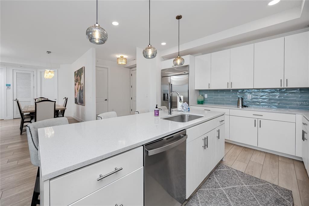 待售: $1,199,000 (3 贝兹, 3 浴室, 2125 平方英尺)