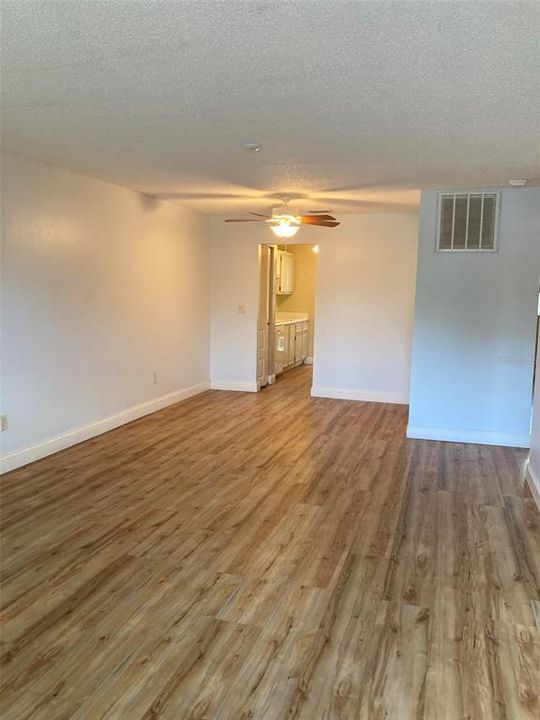 Active With Contract: $89,000 (2 beds, 2 baths, 915 Square Feet)