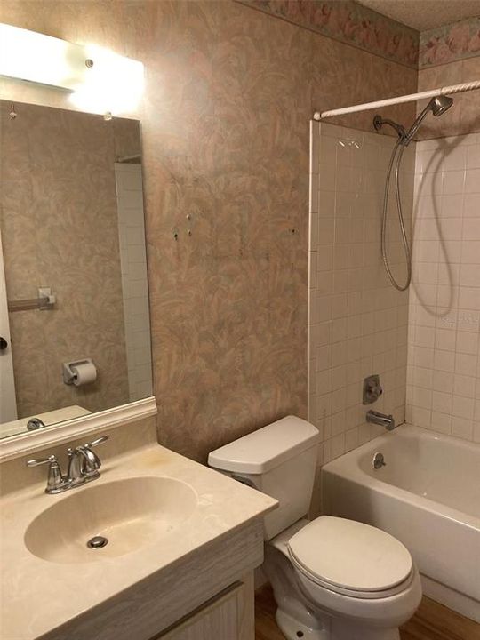 Active With Contract: $89,000 (2 beds, 2 baths, 915 Square Feet)