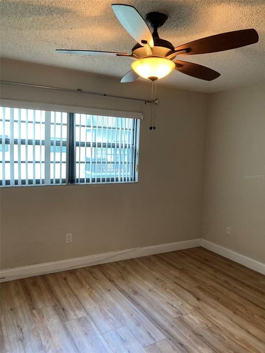 Active With Contract: $89,000 (2 beds, 2 baths, 915 Square Feet)
