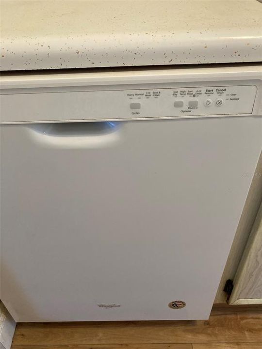 Active With Contract: $89,000 (2 beds, 2 baths, 915 Square Feet)