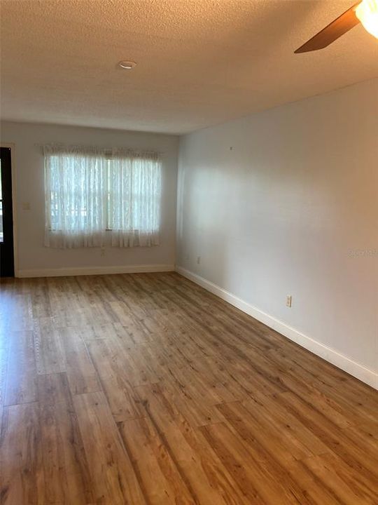 Active With Contract: $89,000 (2 beds, 2 baths, 915 Square Feet)