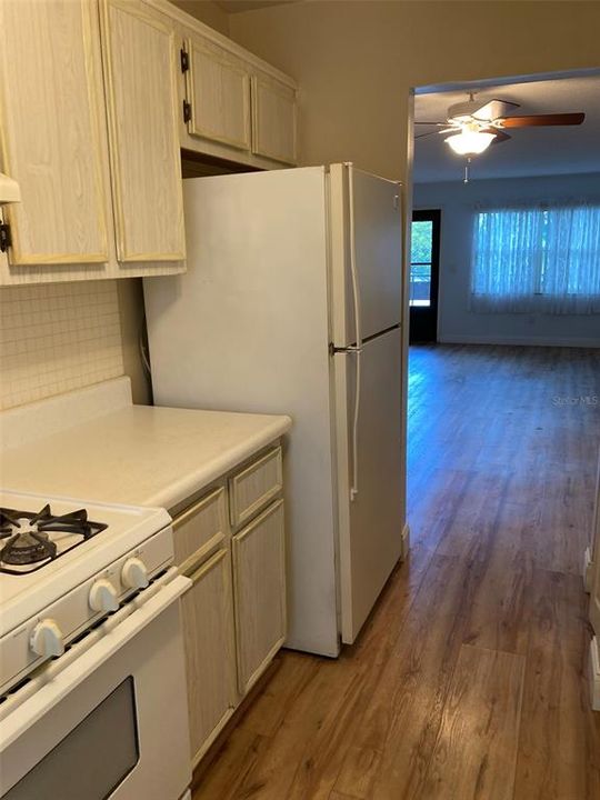 Active With Contract: $89,000 (2 beds, 2 baths, 915 Square Feet)