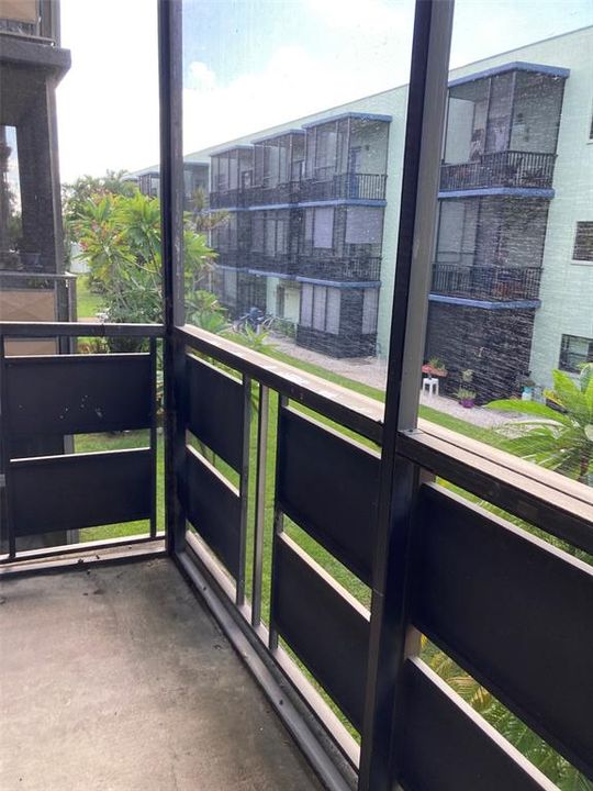 Active With Contract: $89,000 (2 beds, 2 baths, 915 Square Feet)