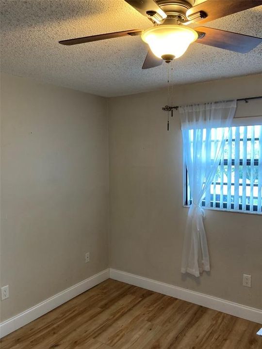 Active With Contract: $89,000 (2 beds, 2 baths, 915 Square Feet)