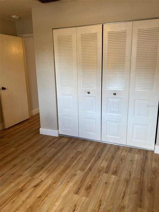 Active With Contract: $89,000 (2 beds, 2 baths, 915 Square Feet)