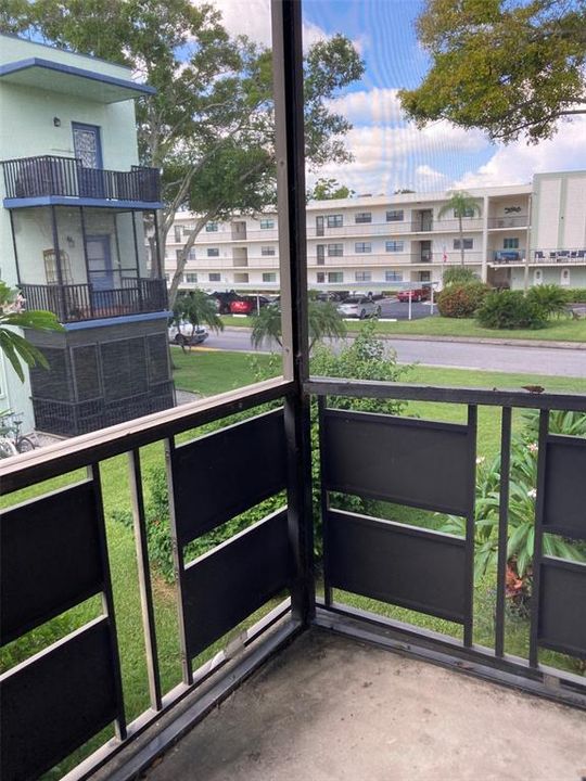 Active With Contract: $89,000 (2 beds, 2 baths, 915 Square Feet)