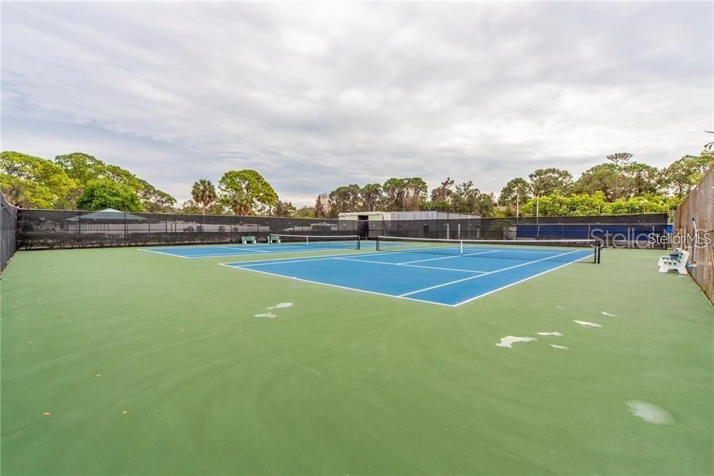 Active With Contract: $89,000 (2 beds, 2 baths, 915 Square Feet)