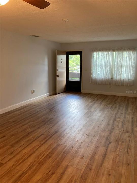 Active With Contract: $89,000 (2 beds, 2 baths, 915 Square Feet)