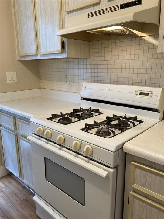 Active With Contract: $89,000 (2 beds, 2 baths, 915 Square Feet)