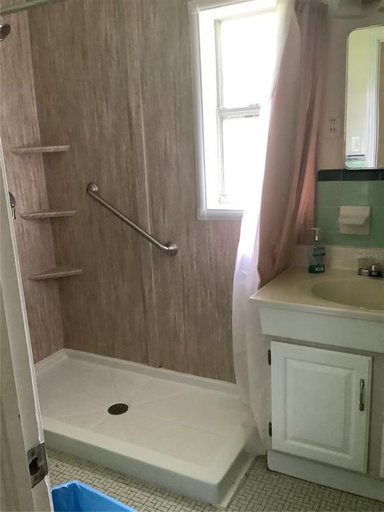 For Sale: $229,000 (2 beds, 1 baths, 888 Square Feet)