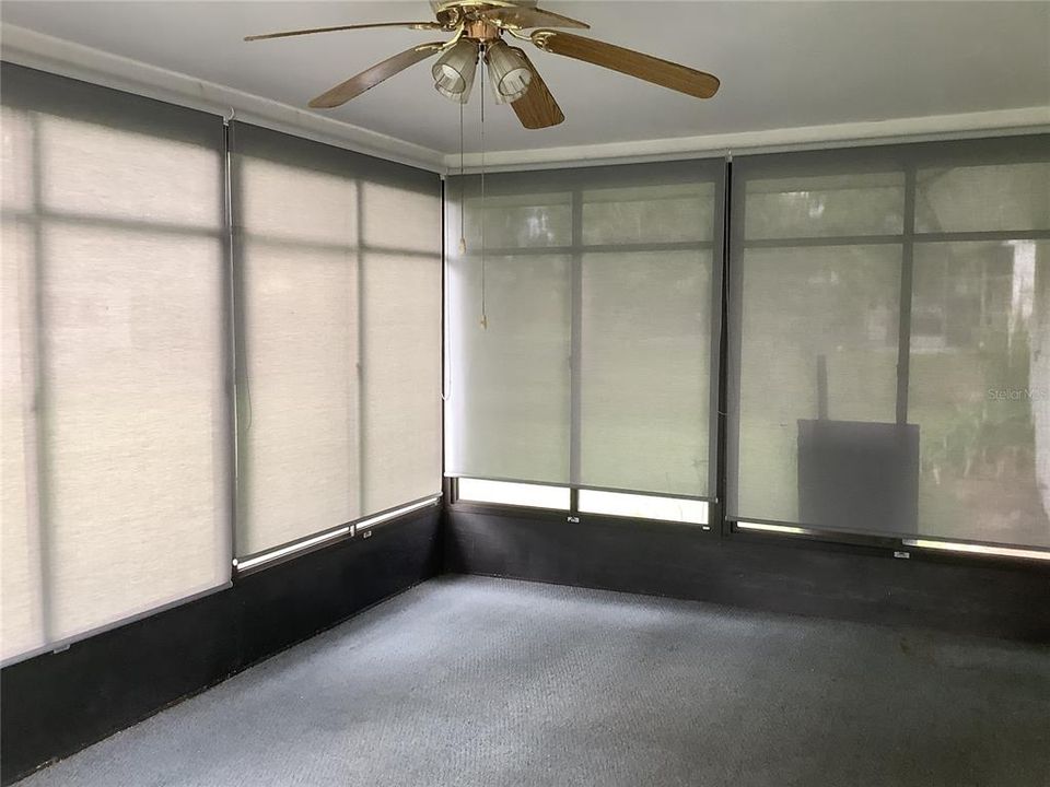 For Sale: $229,000 (2 beds, 1 baths, 888 Square Feet)