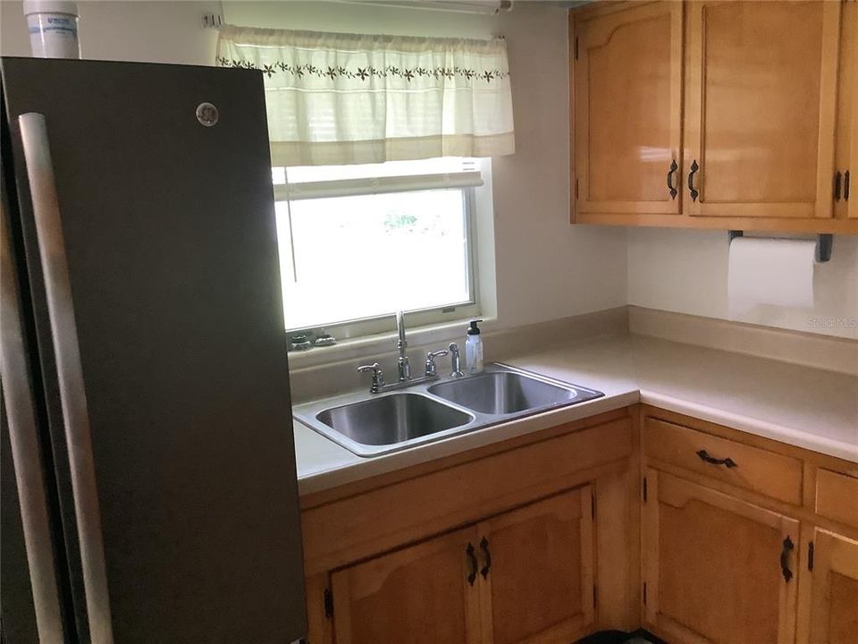 For Sale: $229,000 (2 beds, 1 baths, 888 Square Feet)