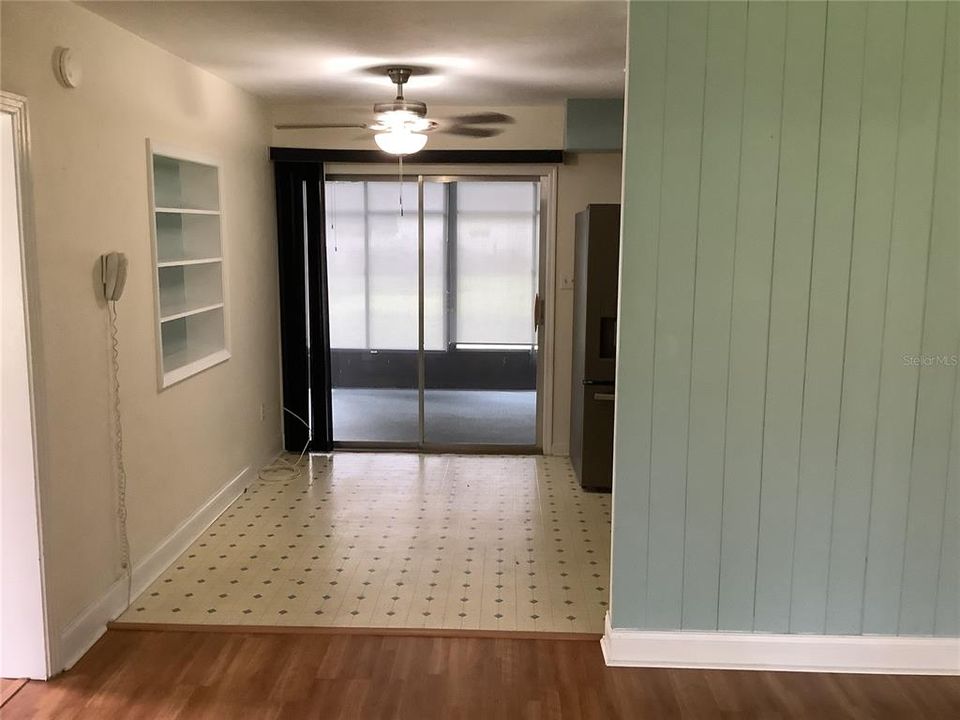 For Sale: $229,000 (2 beds, 1 baths, 888 Square Feet)