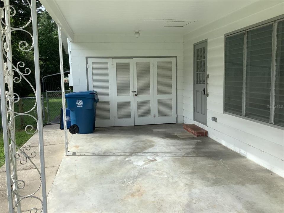 For Sale: $229,000 (2 beds, 1 baths, 888 Square Feet)