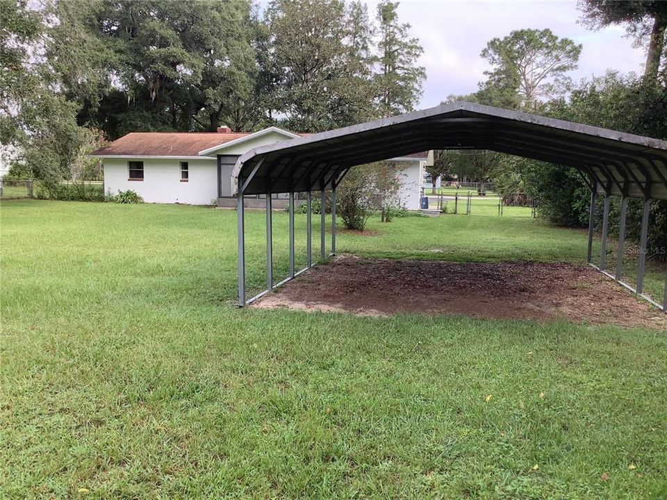 For Sale: $229,000 (2 beds, 1 baths, 888 Square Feet)