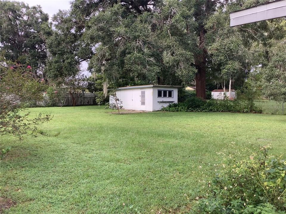 For Sale: $229,000 (2 beds, 1 baths, 888 Square Feet)