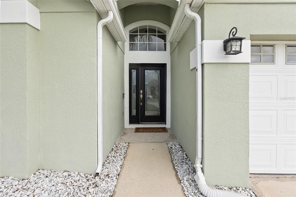 合同活跃: $399,000 (3 贝兹, 2 浴室, 1643 平方英尺)