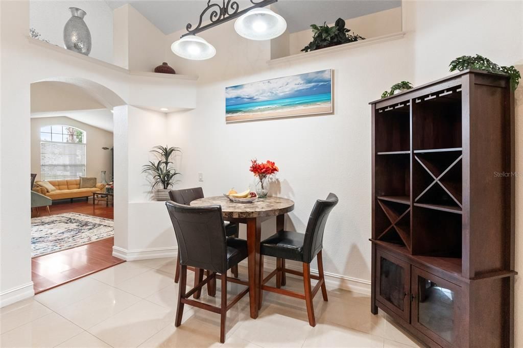 合同活跃: $399,000 (3 贝兹, 2 浴室, 1643 平方英尺)