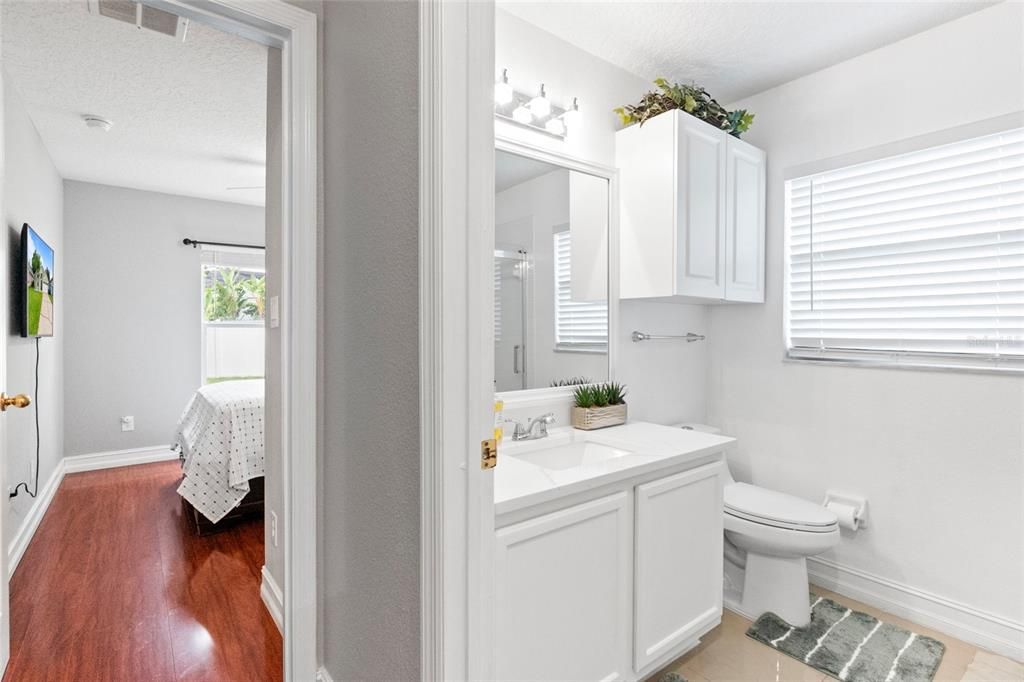 合同活跃: $399,000 (3 贝兹, 2 浴室, 1643 平方英尺)