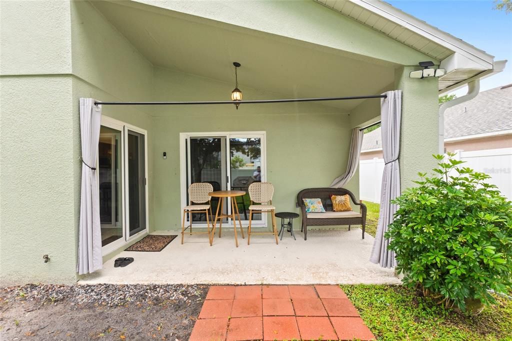 合同活跃: $399,000 (3 贝兹, 2 浴室, 1643 平方英尺)