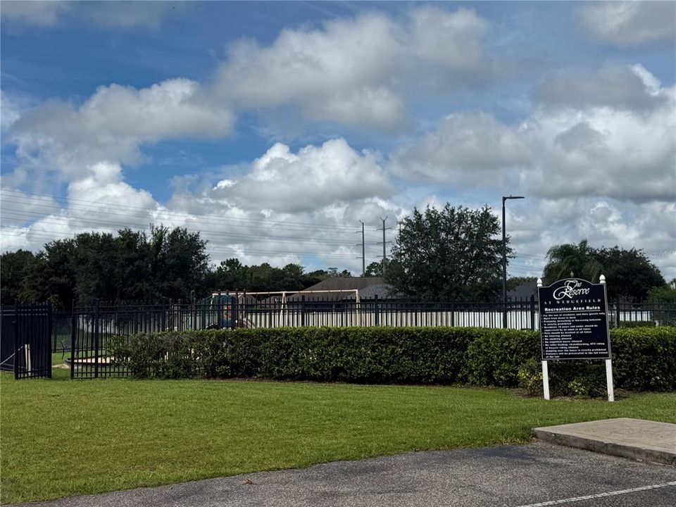 合同活跃: $399,000 (3 贝兹, 2 浴室, 1643 平方英尺)