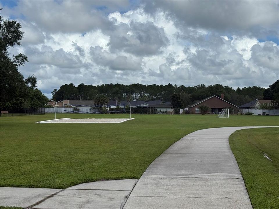 合同活跃: $399,000 (3 贝兹, 2 浴室, 1643 平方英尺)