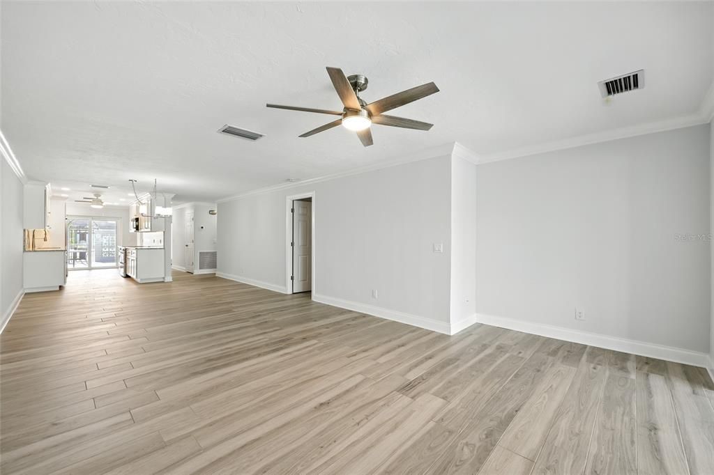 En Venta: $599,900 (2 camas, 2 baños, 1400 Pies cuadrados)