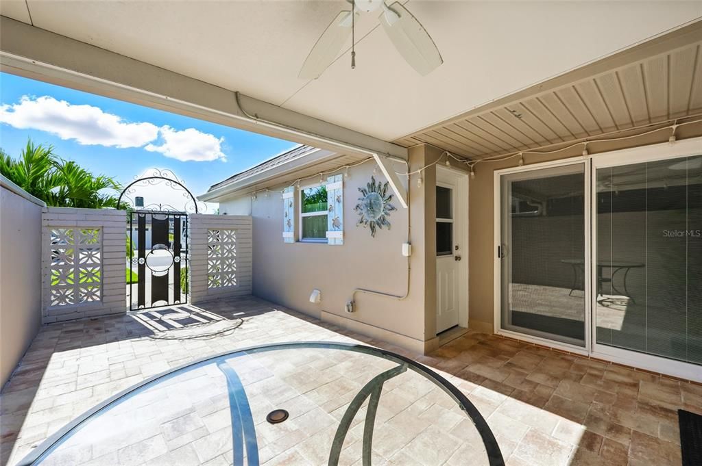 En Venta: $599,900 (2 camas, 2 baños, 1400 Pies cuadrados)