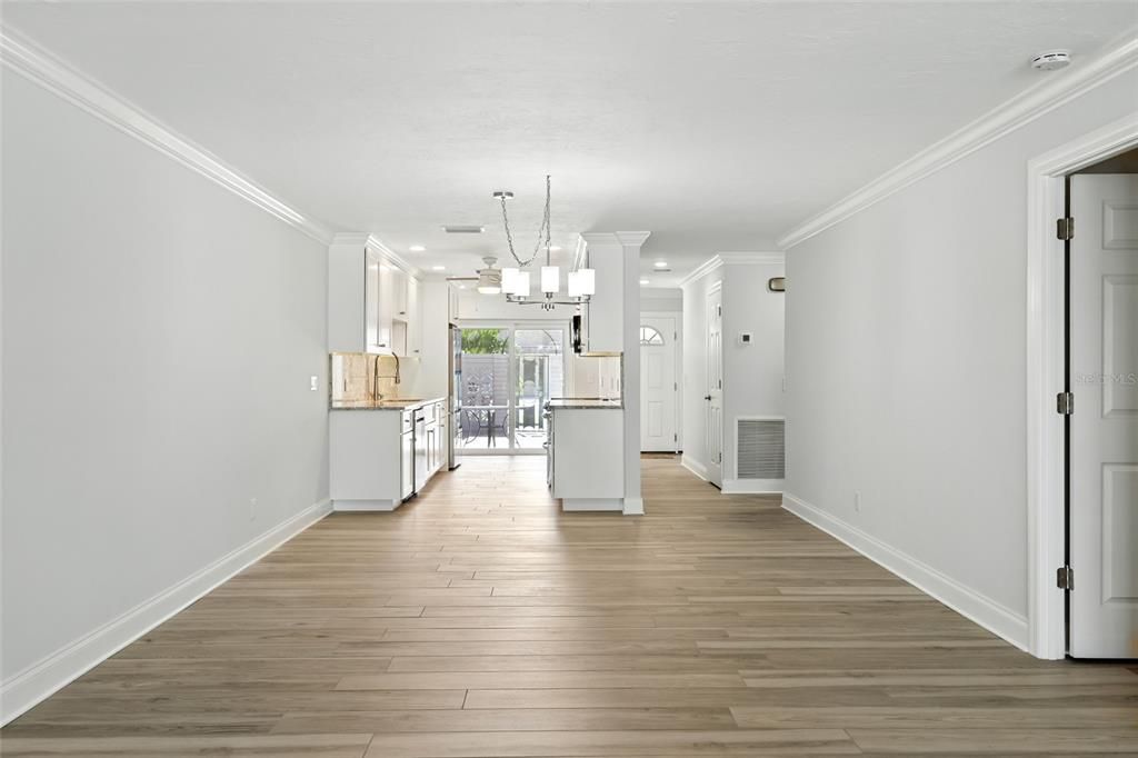 En Venta: $599,900 (2 camas, 2 baños, 1400 Pies cuadrados)